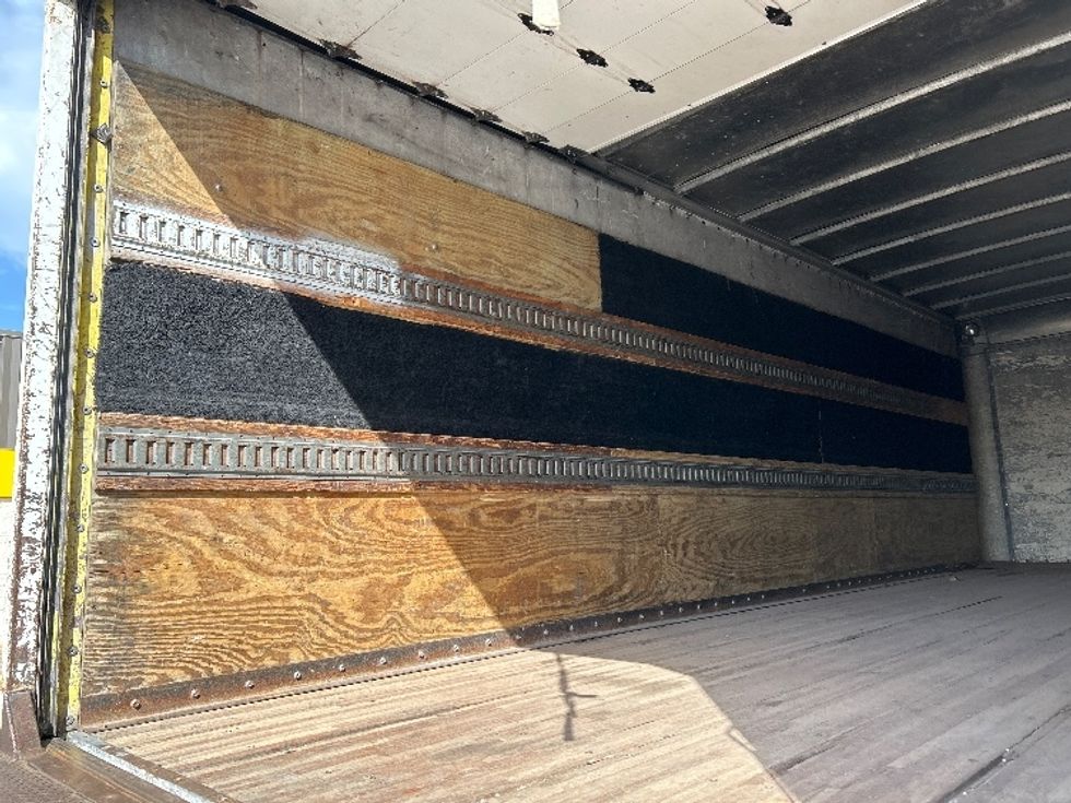 Medium Duty Box Truck-Light and Medium Duty Trucks-Hino-2013-268-Austin-TX-163,601\n\t\tmiles-$ 39,000 - Image 11