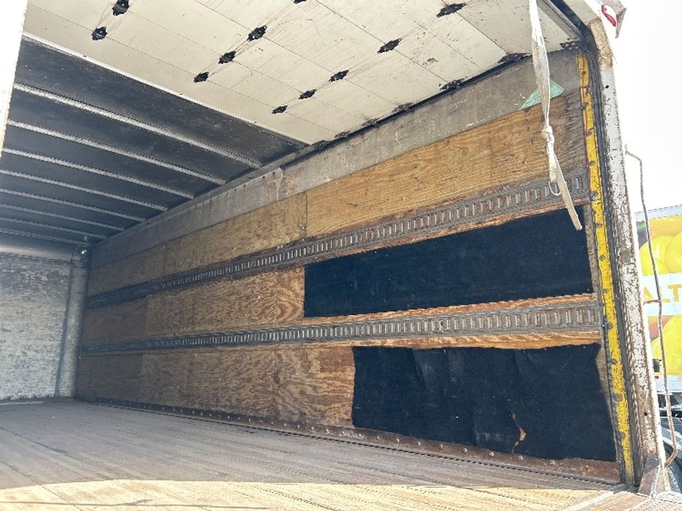 Medium Duty Box Truck-Light and Medium Duty Trucks-Hino-2013-268-Austin-TX-163,601\n\t\tmiles-$ 39,000 - Image 12