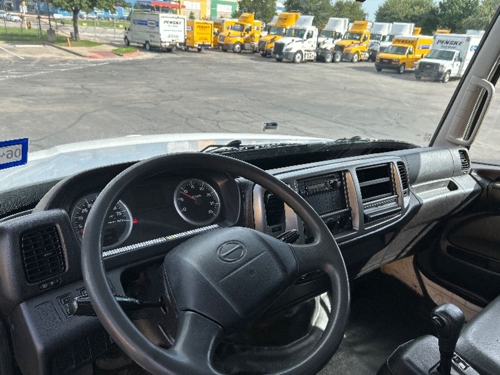 Medium Duty Box Truck-Light and Medium Duty Trucks-Hino-2013-268-Austin-TX-163,601\n\t\tmiles-$ 39,000 - Image 17