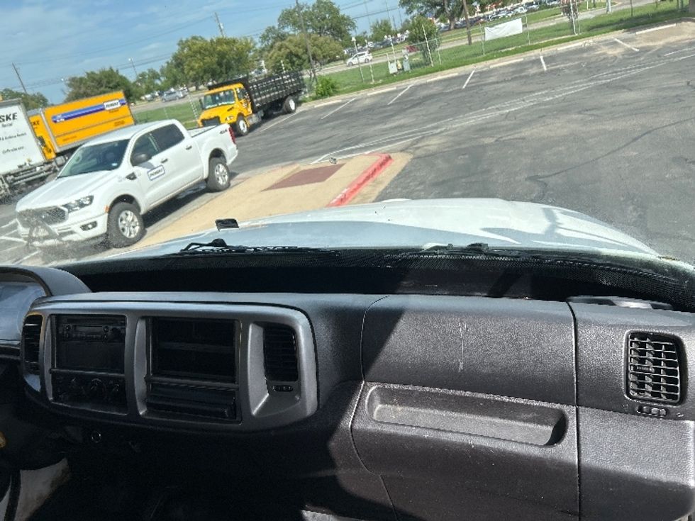 Medium Duty Box Truck-Light and Medium Duty Trucks-Hino-2013-268-Austin-TX-163,601\n\t\tmiles-$ 39,000 - Image 21