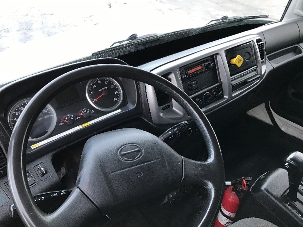 Medium Duty Box Truck-Light and Medium Duty Trucks-Hino-2013-268-Buffalo-NY-196,341\n\t\tmiles-$ 29,000 - Image 16