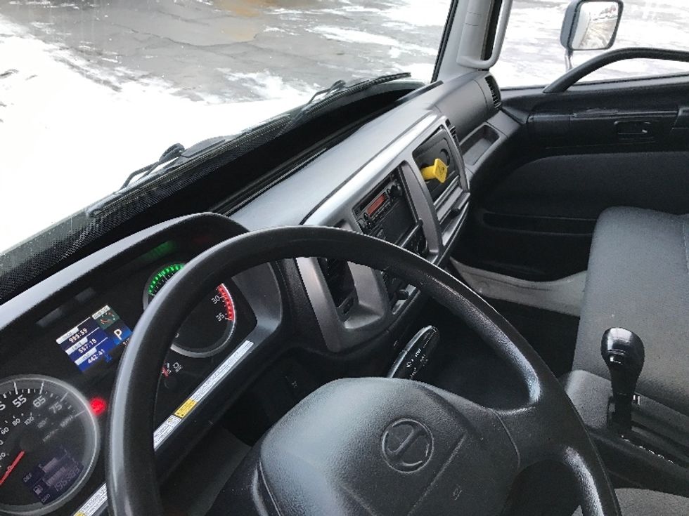Medium Duty Box Truck-Light and Medium Duty Trucks-Hino-2013-268-Buffalo-NY-196,341\n\t\tmiles-$ 29,000 - Image 17