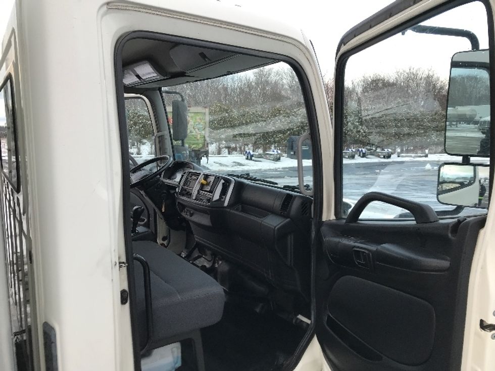 Medium Duty Box Truck-Light and Medium Duty Trucks-Hino-2013-268-Buffalo-NY-196,341\n\t\tmiles-$ 29,000 - Image 19