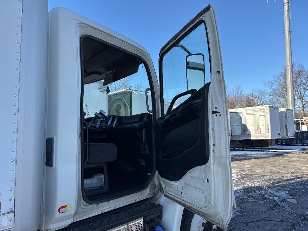 Medium Duty Box Truck-Light and Medium Duty Trucks-Hino-2013-338-Parsippany-NJ-300,591\n\t\tmiles-$ 20,000 - Image 20