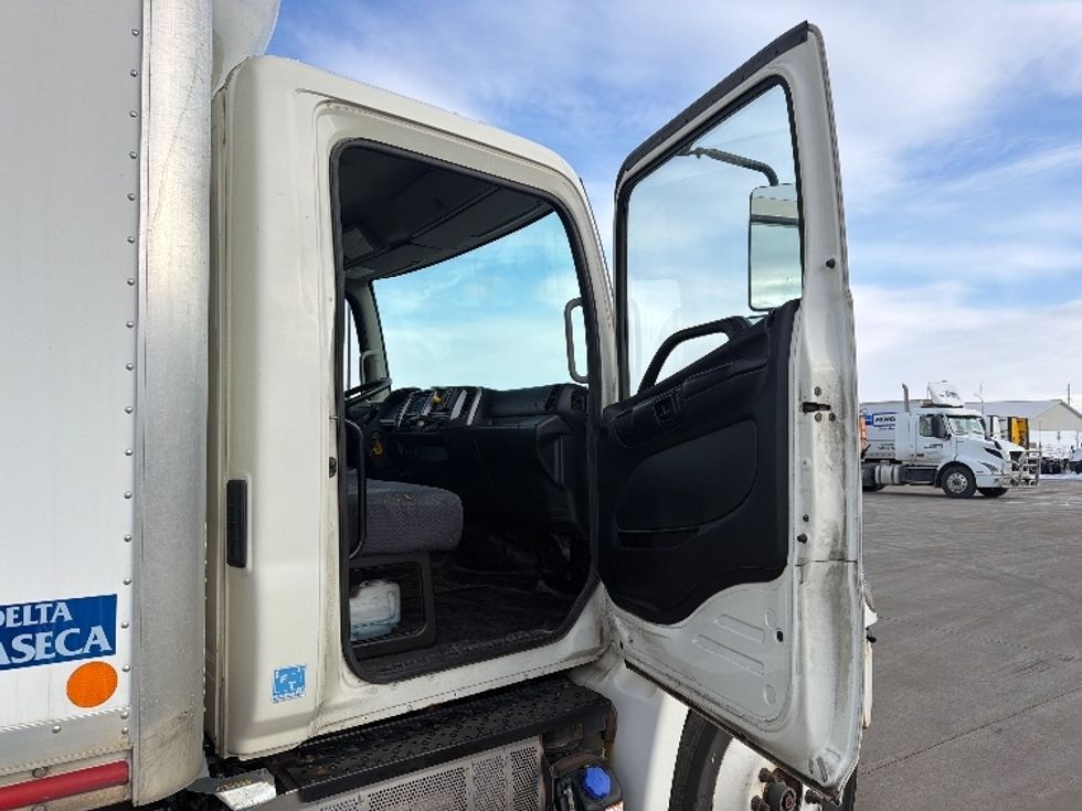 Medium Duty Box Truck-Light and Medium Duty Trucks-Hino-2013-338-West Fargo-ND-209,174\n\t\tmiles-$ 31,250 - Image 20