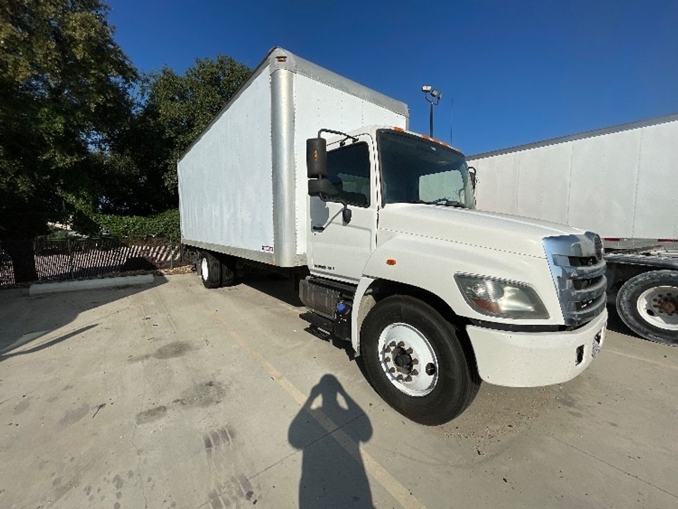 Medium Duty Box Truck-Light and Medium Duty Trucks-Hino-2014-268-Round Rock-TX-327,676\n\t\tmiles-$ 24,000 - Image 1