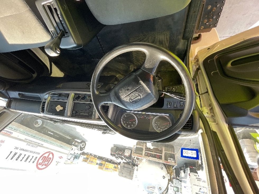 Medium Duty Box Truck-Light and Medium Duty Trucks-Hino-2014-268-Round Rock-TX-327,676\n\t\tmiles-$ 24,000 - Image 17