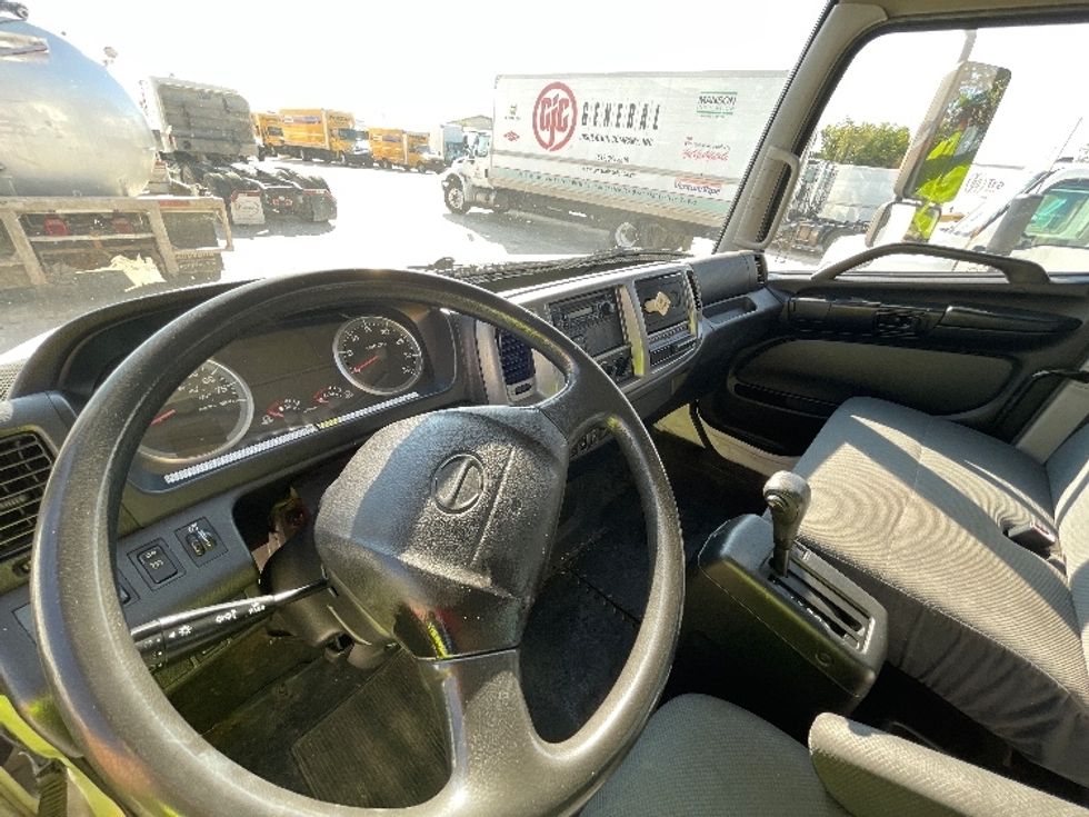 Medium Duty Box Truck-Light and Medium Duty Trucks-Hino-2014-268-Round Rock-TX-327,676\n\t\tmiles-$ 24,000 - Image 18