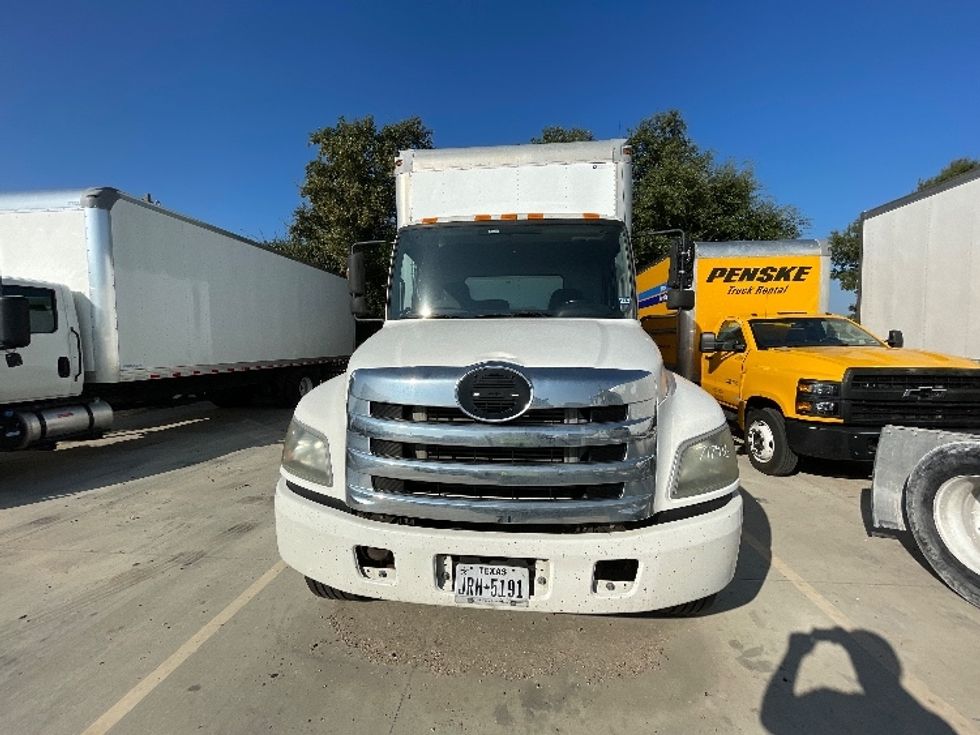 Medium Duty Box Truck-Light and Medium Duty Trucks-Hino-2014-268-Round Rock-TX-327,676\n\t\tmiles-$ 24,000 - Image 2