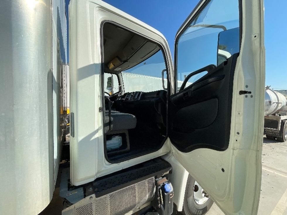 Medium Duty Box Truck-Light and Medium Duty Trucks-Hino-2014-268-Round Rock-TX-327,676\n\t\tmiles-$ 24,000 - Image 20