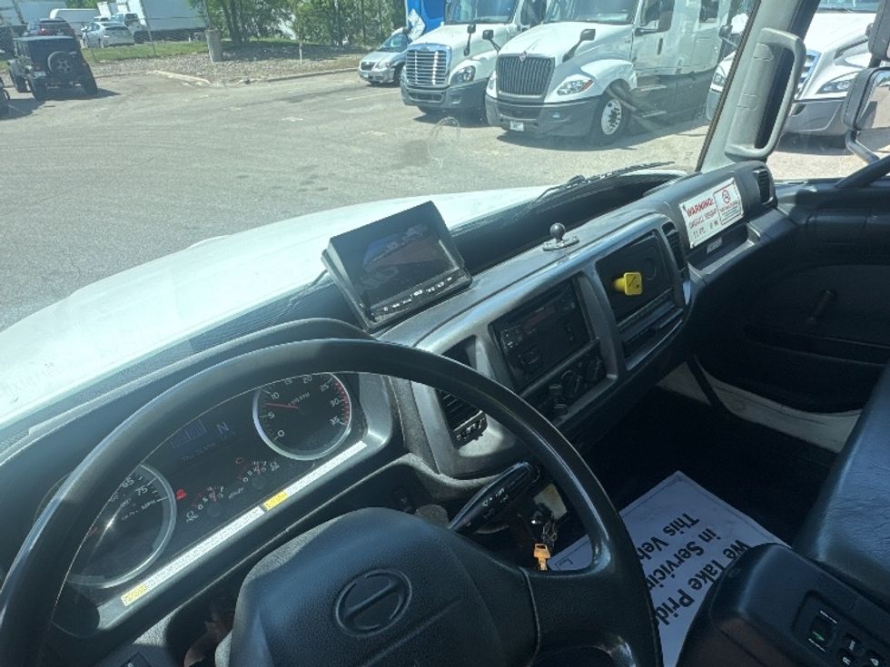 Medium Duty Box Truck-Light and Medium Duty Trucks-Hino-2014-338-Brooklyn Park-MN-212,953\n\t\tmiles-$ 31,500 - Image 17