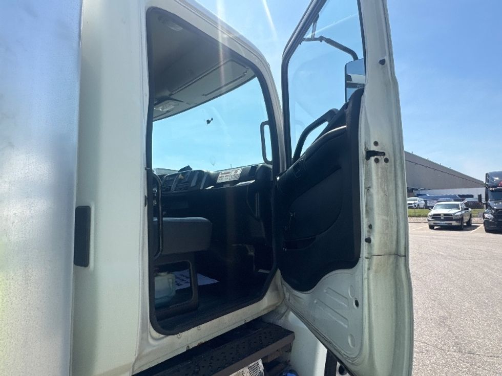 Medium Duty Box Truck-Light and Medium Duty Trucks-Hino-2014-338-Brooklyn Park-MN-212,953\n\t\tmiles-$ 31,500 - Image 20