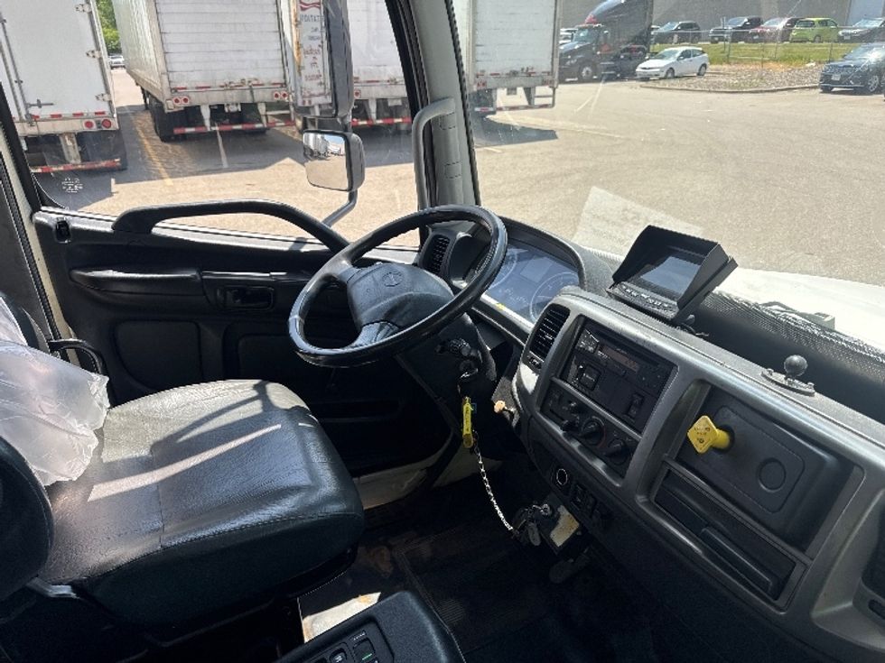 Medium Duty Box Truck-Light and Medium Duty Trucks-Hino-2014-338-Brooklyn Park-MN-212,953\n\t\tmiles-$ 31,500 - Image 22