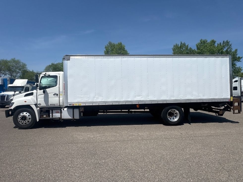 Medium Duty Box Truck-Light and Medium Duty Trucks-Hino-2014-338-Brooklyn Park-MN-212,953\n\t\tmiles-$ 31,500 - Image 4