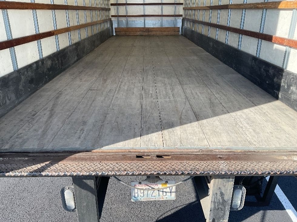 Medium Duty Box Truck-Light and Medium Duty Trucks-Hino-2014-338-Everett-WA-158,887\n\t\tmiles-$ 37,250 - Image 10