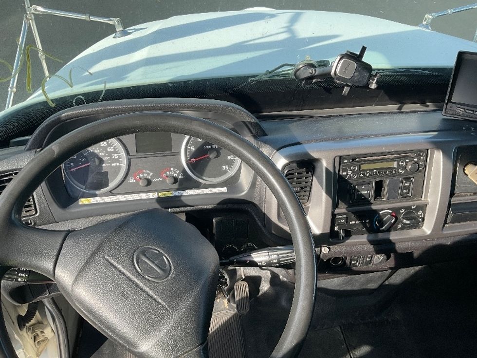 Medium Duty Box Truck-Light and Medium Duty Trucks-Hino-2014-338-Everett-WA-158,887\n\t\tmiles-$ 37,250 - Image 18