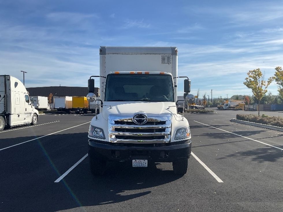 Medium Duty Box Truck-Light and Medium Duty Trucks-Hino-2014-338-Everett-WA-158,887\n\t\tmiles-$ 37,250 - Image 2