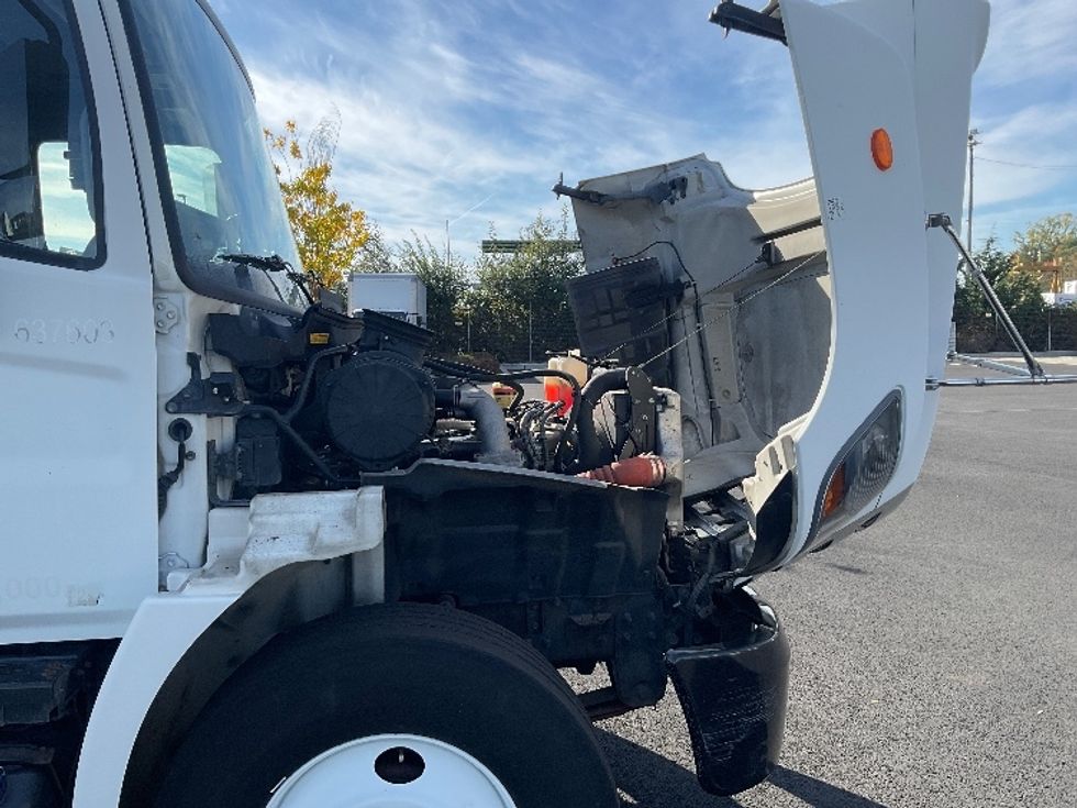 Medium Duty Box Truck-Light and Medium Duty Trucks-Hino-2014-338-Everett-WA-158,887\n\t\tmiles-$ 37,250 - Image 23