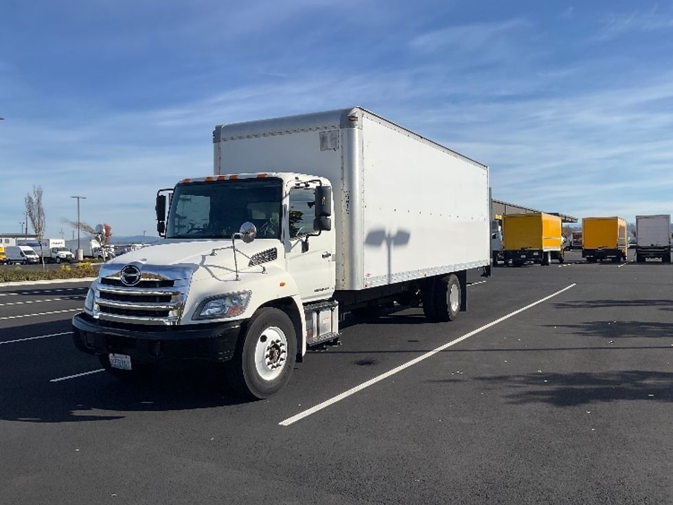 Medium Duty Box Truck-Light and Medium Duty Trucks-Hino-2014-338-Everett-WA-158,887\n\t\tmiles-$ 37,250 - Image 3