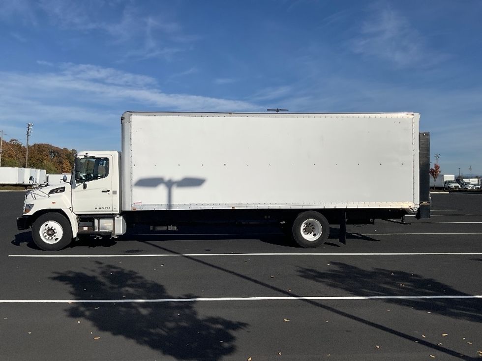 Medium Duty Box Truck-Light and Medium Duty Trucks-Hino-2014-338-Everett-WA-158,887\n\t\tmiles-$ 37,250 - Image 4