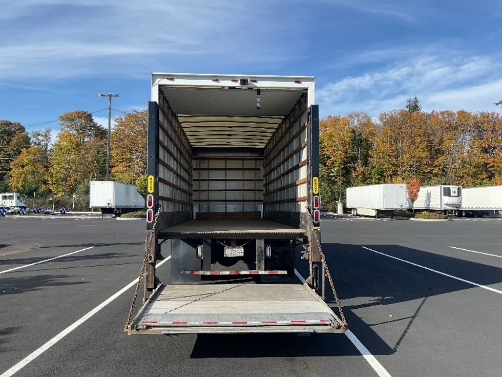 Medium Duty Box Truck-Light and Medium Duty Trucks-Hino-2014-338-Everett-WA-158,887\n\t\tmiles-$ 37,250 - Image 9