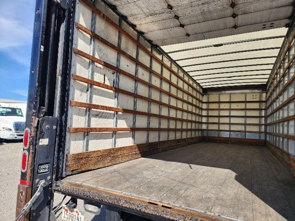 Medium Duty Box Truck-Light and Medium Duty Trucks-Hino-2014-338-West Sacramento-CA-177,389\n\t\tmiles-$ 36,000 - Image 11