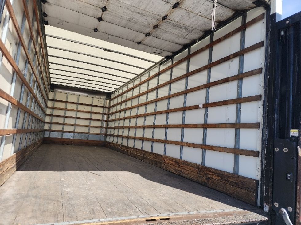 Medium Duty Box Truck-Light and Medium Duty Trucks-Hino-2014-338-West Sacramento-CA-177,389\n\t\tmiles-$ 36,000 - Image 12