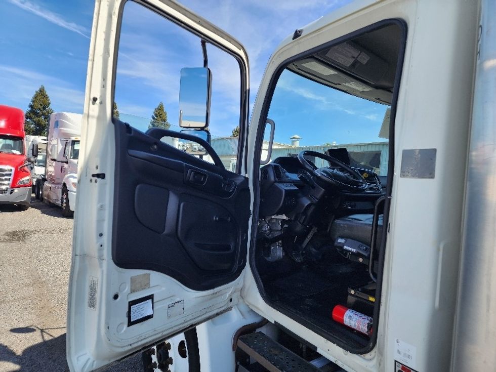 Medium Duty Box Truck-Light and Medium Duty Trucks-Hino-2014-338-West Sacramento-CA-177,389\n\t\tmiles-$ 36,000 - Image 16