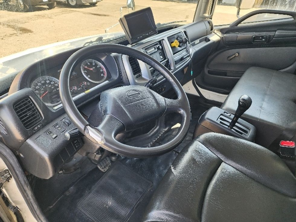 Medium Duty Box Truck-Light and Medium Duty Trucks-Hino-2014-338-West Sacramento-CA-177,389\n\t\tmiles-$ 36,000 - Image 17