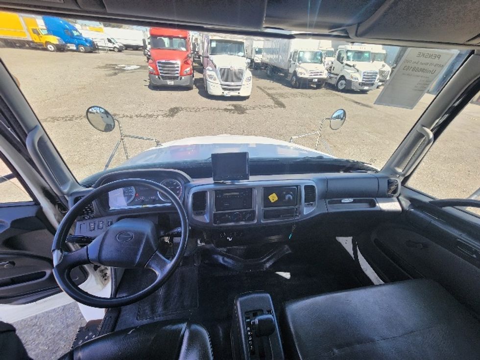 Medium Duty Box Truck-Light and Medium Duty Trucks-Hino-2014-338-West Sacramento-CA-177,389\n\t\tmiles-$ 36,000 - Image 18