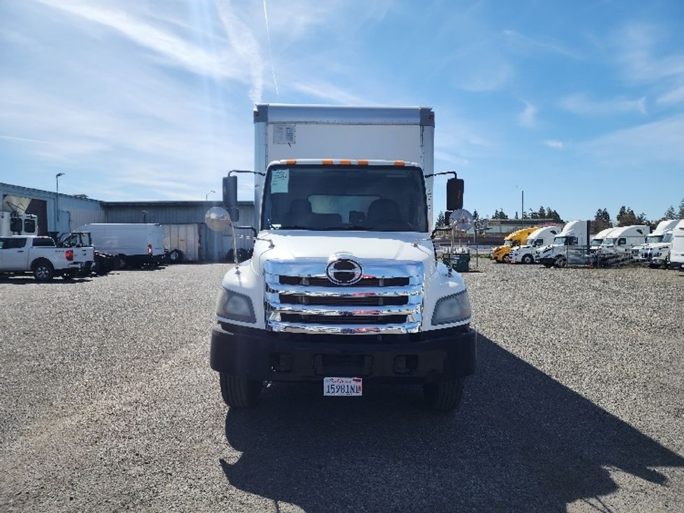 Medium Duty Box Truck-Light and Medium Duty Trucks-Hino-2014-338-West Sacramento-CA-177,389\n\t\tmiles-$ 36,000 - Image 2