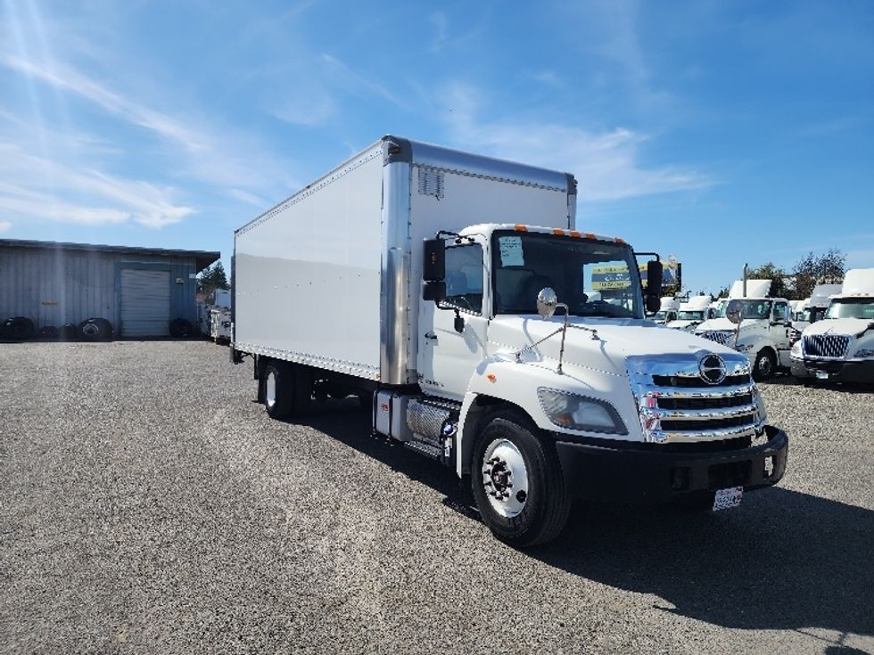 Medium Duty Box Truck-Light and Medium Duty Trucks-Hino-2014-338-West Sacramento-CA-177,389\n\t\tmiles-$ 36,000 - Image 3