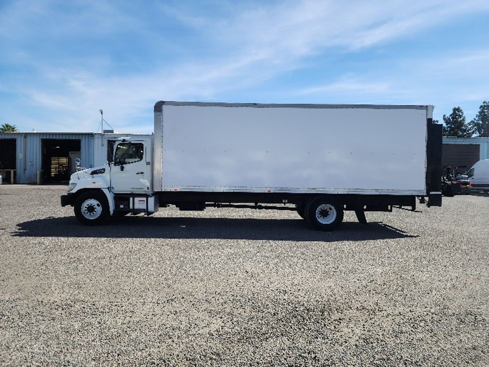 Medium Duty Box Truck-Light and Medium Duty Trucks-Hino-2014-338-West Sacramento-CA-177,389\n\t\tmiles-$ 36,000 - Image 4