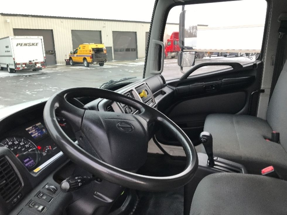 Medium Duty Box Truck-Light and Medium Duty Trucks-Hino-2015-268-Buffalo-NY-175,211\n\t\tmiles-$ 40,000 - Image 17