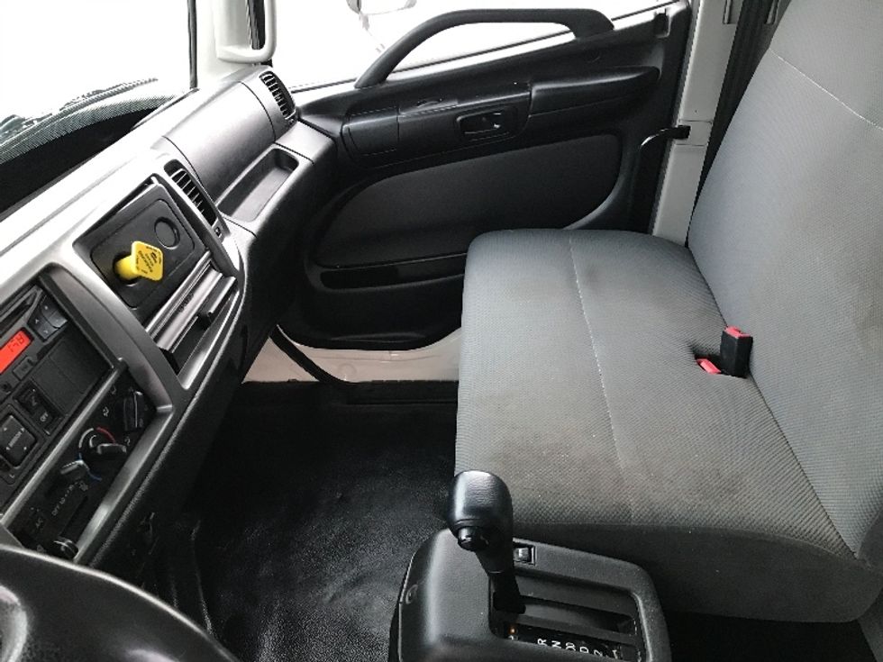 Medium Duty Box Truck-Light and Medium Duty Trucks-Hino-2015-268-Buffalo-NY-175,211\n\t\tmiles-$ 40,000 - Image 19