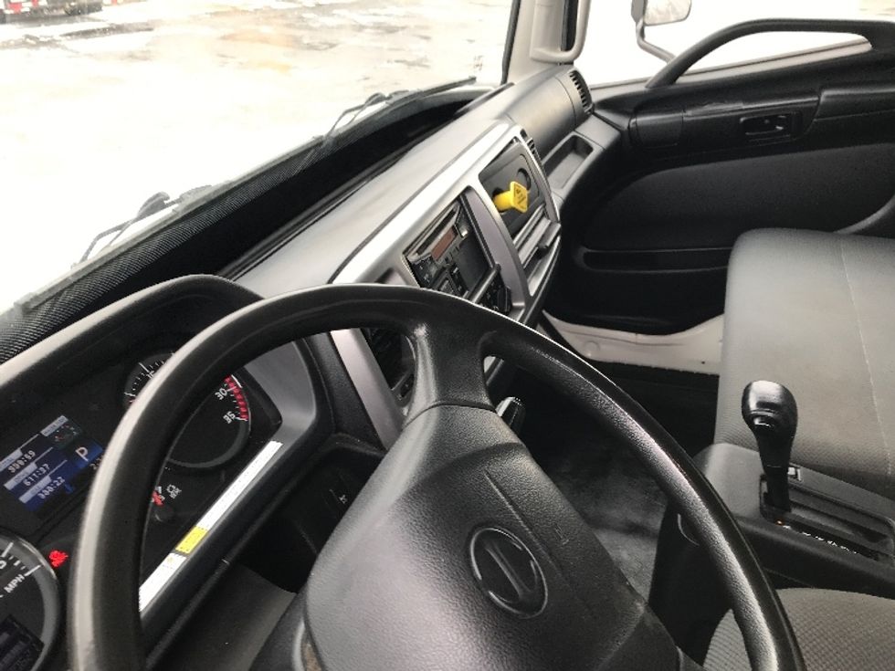 Medium Duty Box Truck-Light and Medium Duty Trucks-Hino-2015-268-Buffalo-NY-200,573\n\t\tmiles-$ 40,000 - Image 18