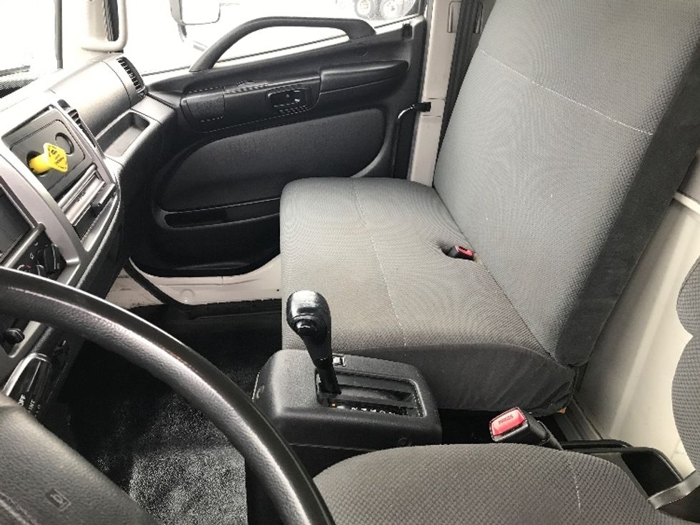 Medium Duty Box Truck-Light and Medium Duty Trucks-Hino-2015-268-Buffalo-NY-200,573\n\t\tmiles-$ 40,000 - Image 19