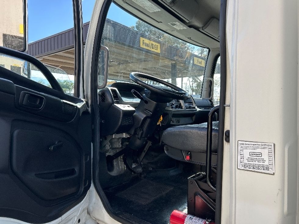 Medium Duty Box Truck-Light and Medium Duty Trucks-Hino-2015-268-Fontana-CA-229,925\n\t\tmiles-$ 38,500 - Image 15
