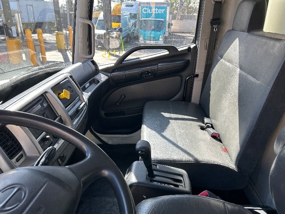 Medium Duty Box Truck-Light and Medium Duty Trucks-Hino-2015-268-Fontana-CA-229,925\n\t\tmiles-$ 38,500 - Image 19