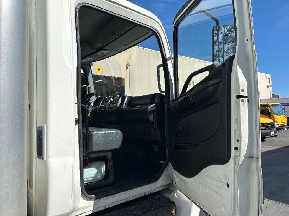 Medium Duty Box Truck-Light and Medium Duty Trucks-Hino-2015-268-Fontana-CA-229,925\n\t\tmiles-$ 38,500 - Image 20