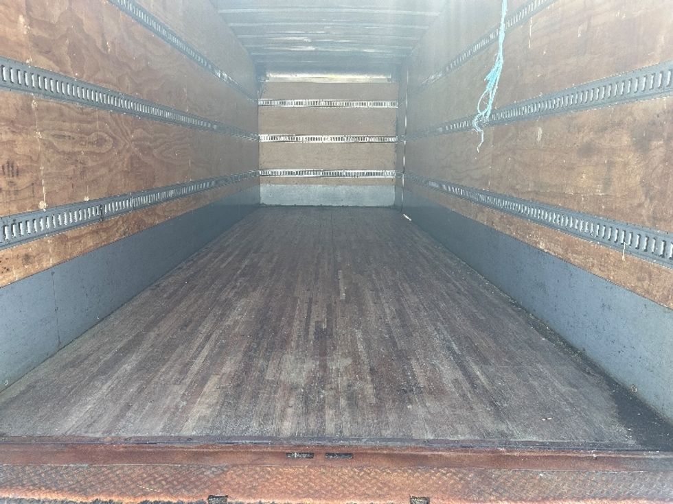 Medium Duty Box Truck-Light and Medium Duty Trucks-Hino-2015-268-Londonderry-NH-281,955\n\t\tmiles-$ 21,000 - Image 10