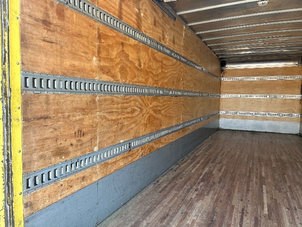 Medium Duty Box Truck-Light and Medium Duty Trucks-Hino-2015-268-Londonderry-NH-281,955\n\t\tmiles-$ 21,000 - Image 11