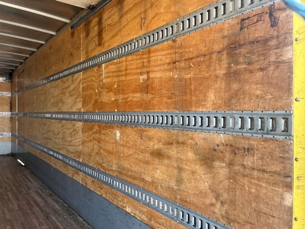 Medium Duty Box Truck-Light and Medium Duty Trucks-Hino-2015-268-Londonderry-NH-281,955\n\t\tmiles-$ 21,000 - Image 12