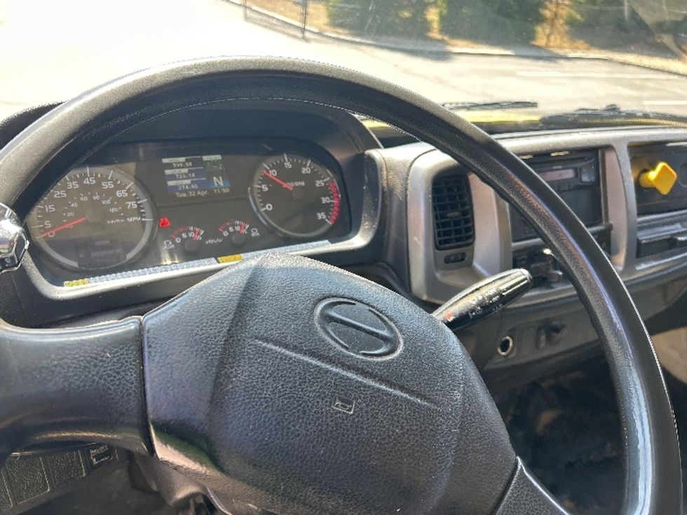 Medium Duty Box Truck-Light and Medium Duty Trucks-Hino-2015-268-Londonderry-NH-281,955\n\t\tmiles-$ 21,000 - Image 18