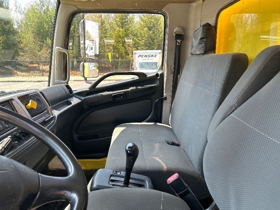Medium Duty Box Truck-Light and Medium Duty Trucks-Hino-2015-268-Londonderry-NH-281,955\n\t\tmiles-$ 21,000 - Image 19