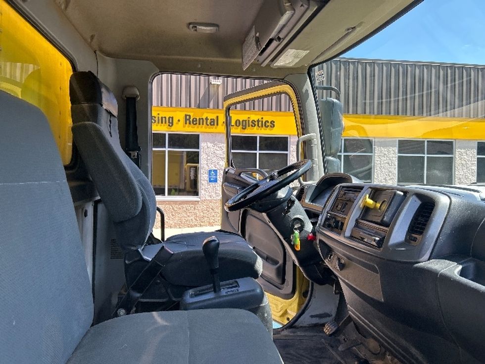 Medium Duty Box Truck-Light and Medium Duty Trucks-Hino-2015-268-Londonderry-NH-281,955\n\t\tmiles-$ 21,000 - Image 22