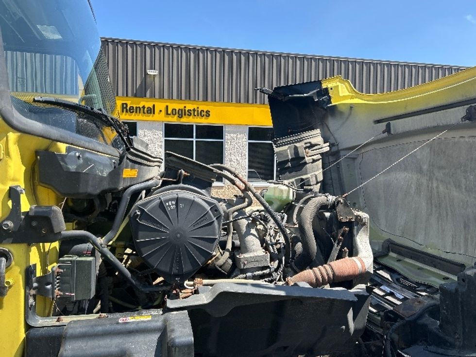 Medium Duty Box Truck-Light and Medium Duty Trucks-Hino-2015-268-Londonderry-NH-281,955\n\t\tmiles-$ 21,000 - Image 23