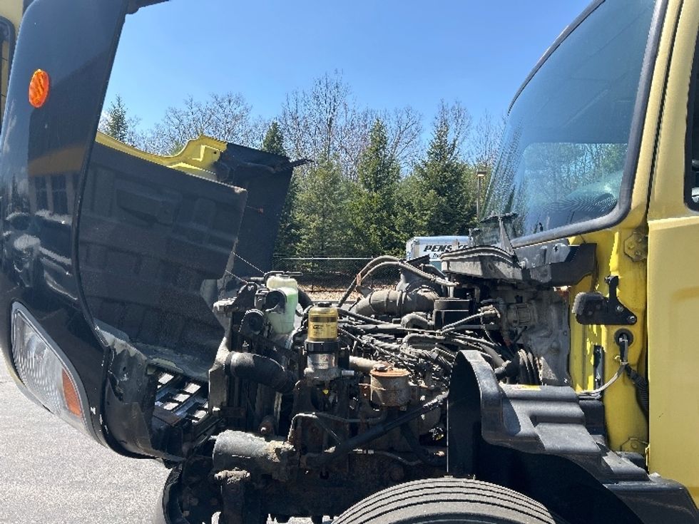Medium Duty Box Truck-Light and Medium Duty Trucks-Hino-2015-268-Londonderry-NH-281,955\n\t\tmiles-$ 21,000 - Image 24