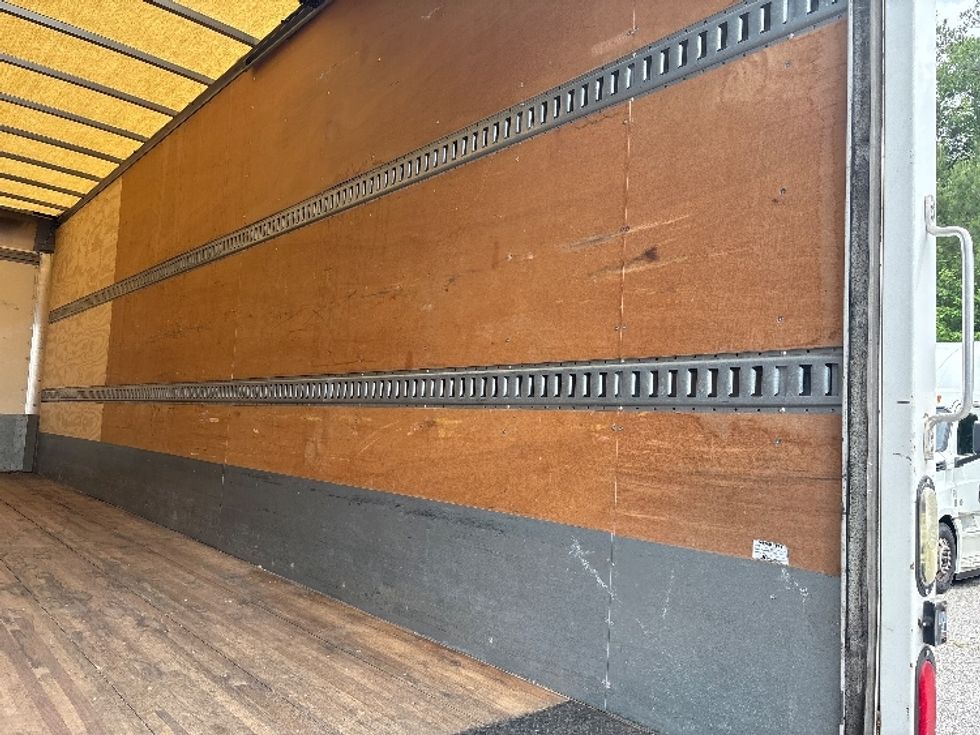 Medium Duty Box Truck-Light and Medium Duty Trucks-Hino-2015-268-Prince George-VA-102,988\n\t\tmiles-$ 52,500 - Image 12