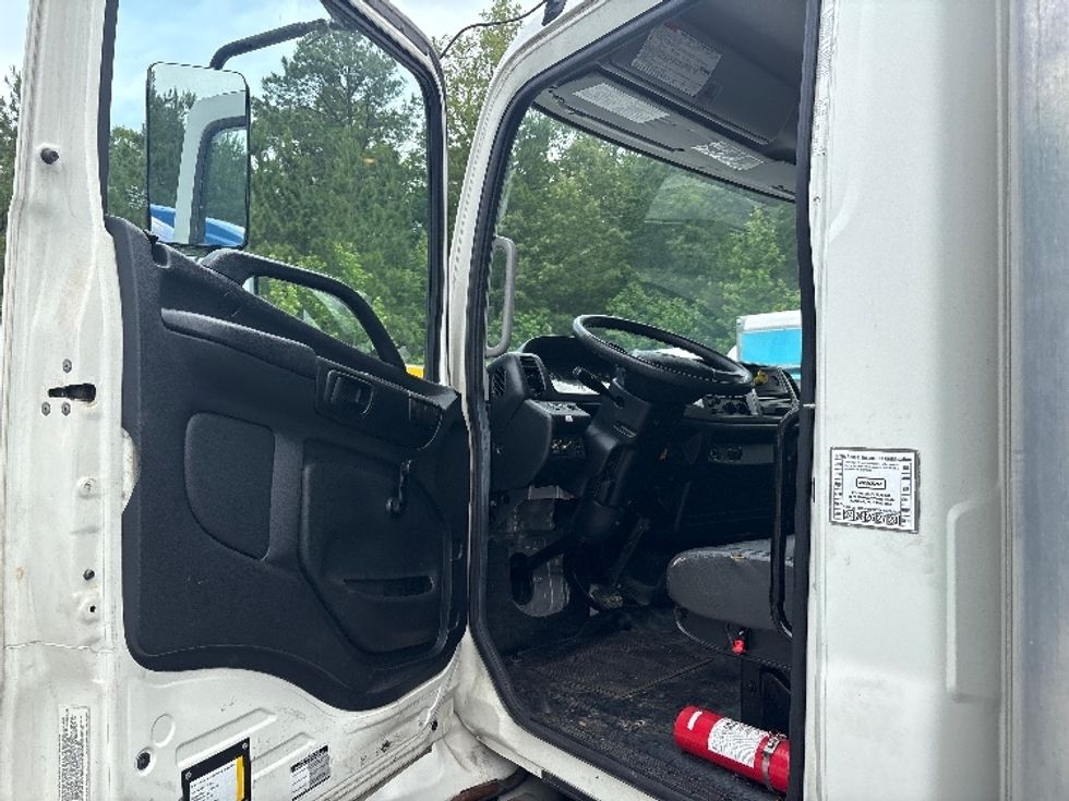 Medium Duty Box Truck-Light and Medium Duty Trucks-Hino-2015-268-Prince George-VA-102,988\n\t\tmiles-$ 52,500 - Image 15